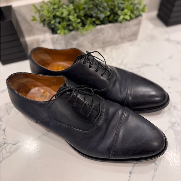 Doucal’s Classic Oxford Dress Shoes with Smooth Leather and Rounded Toe - Picture 3 of 16